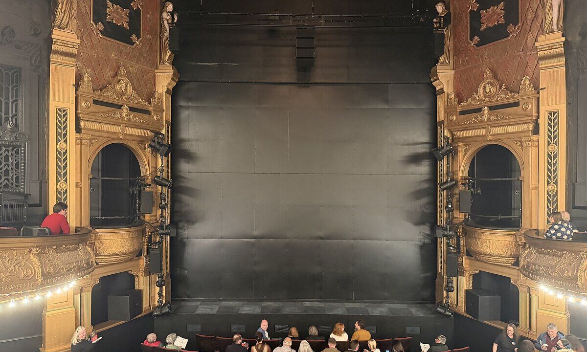 Escenario de un teatro con palcos